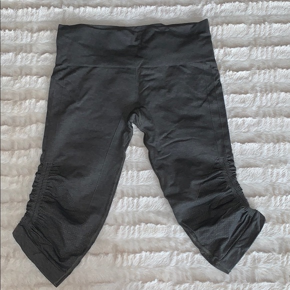 Lululemon in the flow crop ii size 8 - Picture 2 of 4